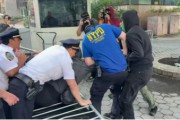 六爻灵卦洛杉矶之后，纽约也乱了，超20人被捕