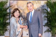 六爻灵卦王毅会见尼泊尔外长阿祖