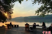 六爻灵卦“移动卧室”重塑旅行方式 “Z世代”爱上车轮上的家